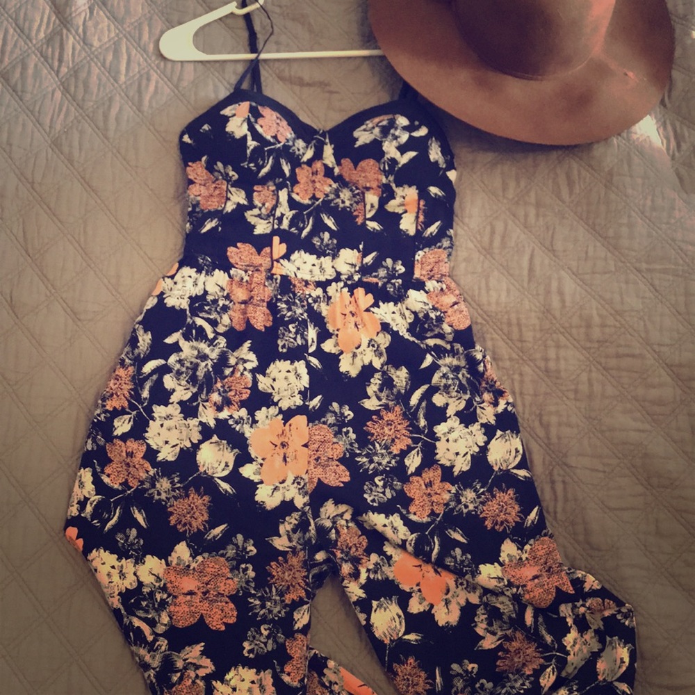 Very cute jumpsuit!!
